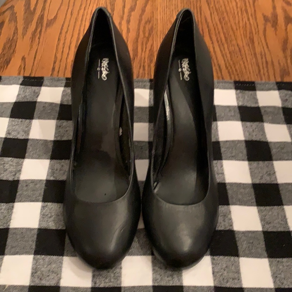 Mossimo, black heels, rounded toe, 9.5
